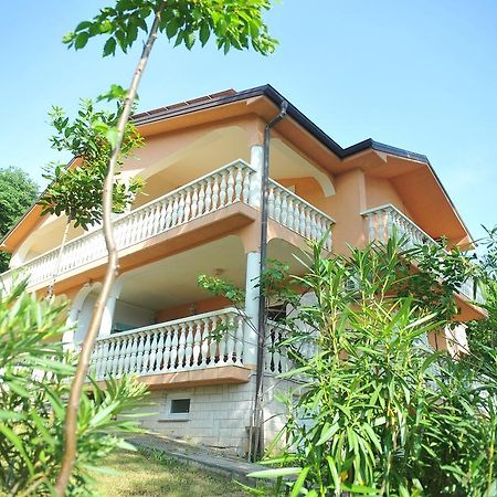 Apartments Viktorija Omišalj Cameră foto
